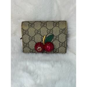 Gucci GG Supreme Cherry Wallet (Beige/Red)